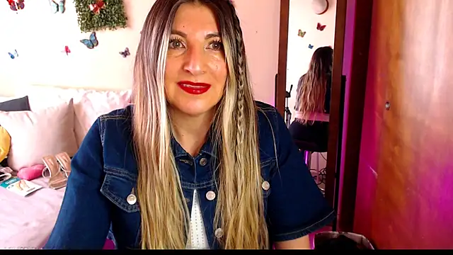 Snapshot of Jolie-Mature chatting on April 23, 2026, 7:15 pm Jolie-Mature online show from April 23, 2026, 7:15 pm