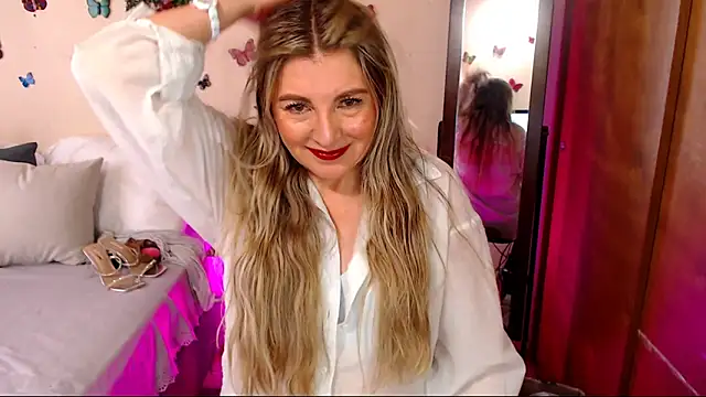 Snapshot of Jolie-Mature chatting on May 11, 2026, 9:45 pm Jolie-Mature online show from May 11, 2026, 9:45 pm