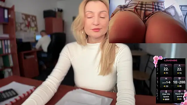 Snapshot of legsLONG chatting on February 10, 2025, 1:44 pm legsLONG online show from February 10, 2025, 1:44 pm