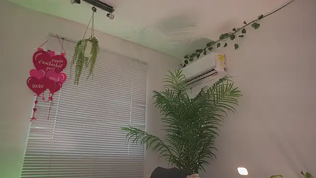 Snapshot of Cooper-Reds chatting on February 19, 2026, 5:54 pm Cooper-Reds online show from February 19, 2026, 5:54 pm