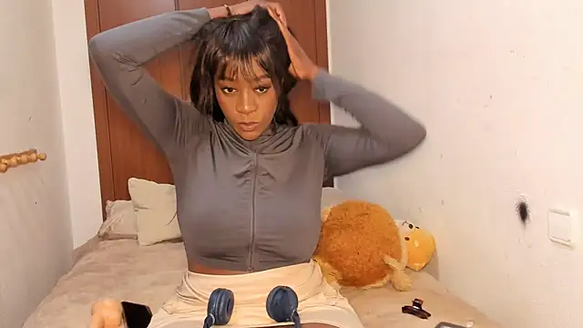 viioolleettaa online show from March 17, 2026, 7:06 pm