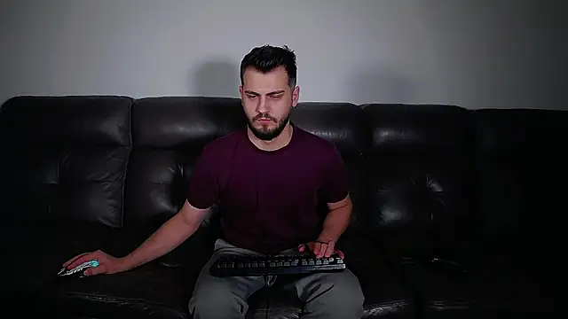 Snapshot of CrazyDom1 chatting on February 18, 2026, 5:42 pm CrazyDom1 online show from February 18, 2026, 5:42 pm