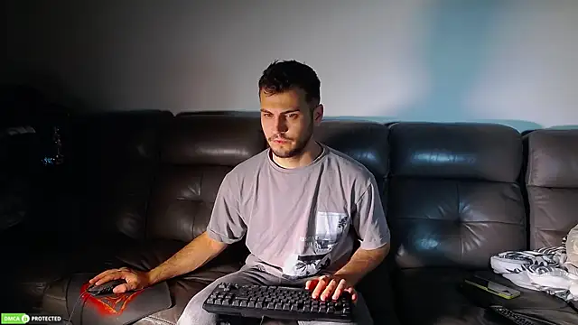 Snapshot of CrazyDom1 chatting on October 24, 2025, 10:31 pm CrazyDom1 online show from October 24, 2025, 10:31 pm
