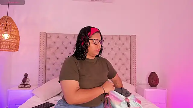 DanielleEvans  online show from March 15, 2025, 11:08 am