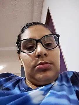 DanielleEvans  online show from March 21, 2025, 11:22 am