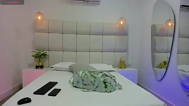 DanielleEvans  online show from September 29, 2025, 11:27 am