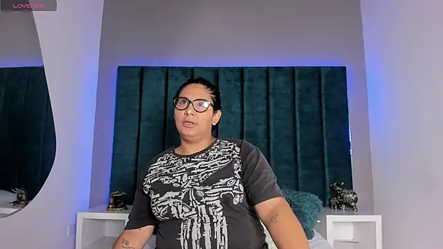 DanielleEvans  online show from January 12, 2026, 11:17 am