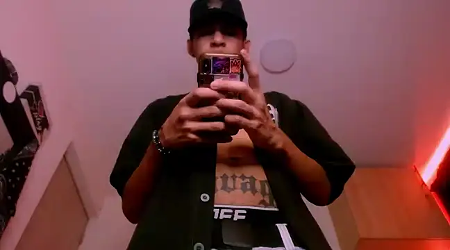 Snapshot of Samuel_Suarez chatting on February 10, 2025, 10:20 am Samuel Suarez online show from February 10, 2025, 10:20 am