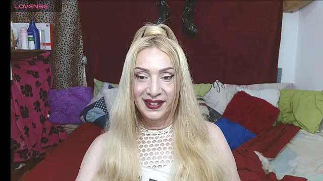 Snapshot of elena_evans chatting on July 12, 2026, 5:14 pm elena evans online show from July 12, 2026, 5:14 pm