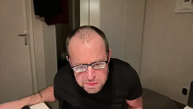 FABIOGLASSES online show from December 2, 2025, 11:28 pm