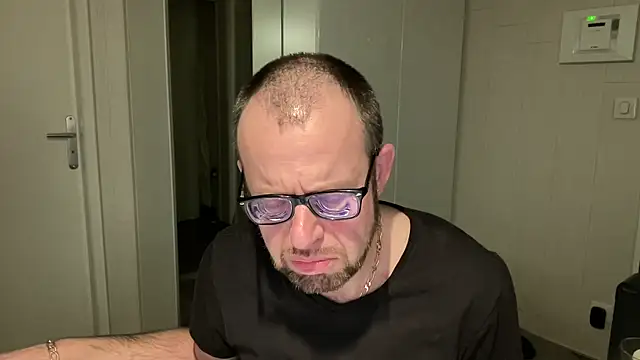 FABIOGLASSES online show from January 8, 2026, 8:48 pm