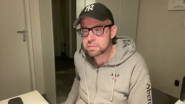 FABIOGLASSES online show from September 26, 2025, 8:59 pm