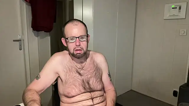 FABIOGLASSES online show from April 11, 2026, 12:51 am