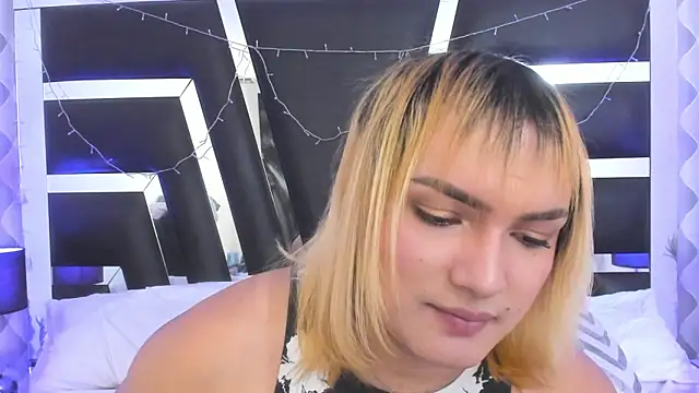 Snapshot of katya_kozlov chatting on September 23, 2025, 5:36 am katya kozlov online show from September 23, 2025, 5:36 am