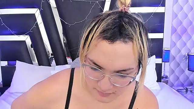 Snapshot of katya_kozlov chatting on March 17, 2025, 12:32 am katya kozlov online show from March 17, 2025, 12:32 am