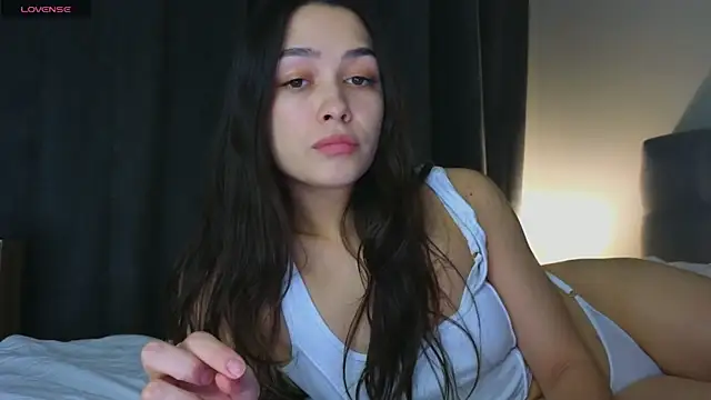 mo1ly online show from February 17, 2025, 1:11 pm