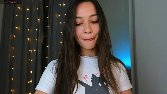 mo1ly online show from January 1, 2025, 3:02 am