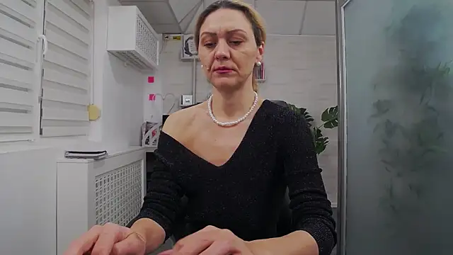 EllaMilf  online show from November 12, 2025, 1:26 pm