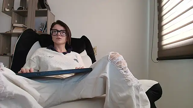 Snapshot of Arya_starrk chatting on December 19, 2025, 1:35 pm Arya starrk online show from December 19, 2025, 1:35 pm