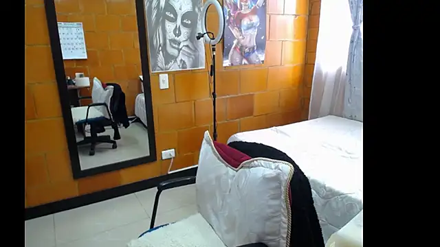 Snapshot of charlote_temple chatting on January 28, 2025, 3:04 pm charlote temple online show from January 28, 2025, 3:04 pm