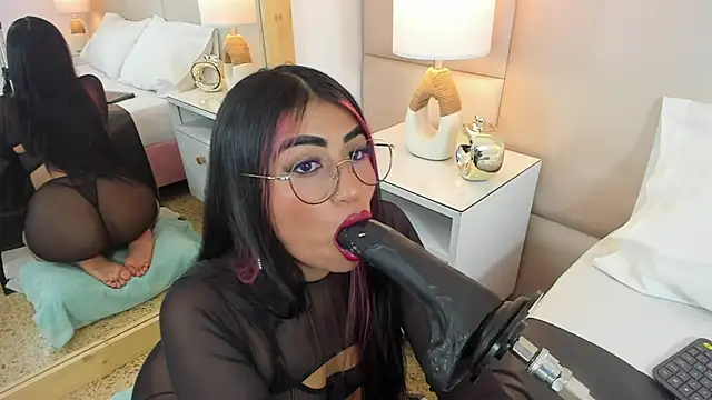 Snapshot of AntoniaRoss_ chatting on February 21, 2025, 8:38 pm AntoniaRoss online show from February 21, 2025, 8:38 pm