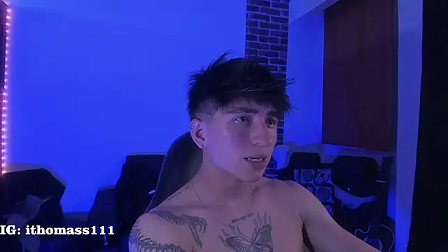 Snapshot of Thomass_clark chatting on May 12, 2026, 12:51 am Thomass clark online show from May 12, 2026, 12:51 am