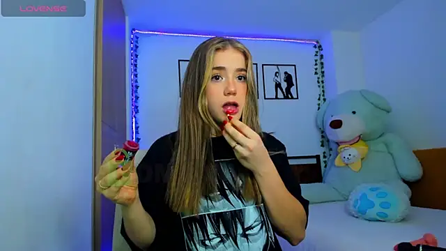 Snapshot of ShelbyHagen chatting on December 13, 2024, 4:05 pm ShelbyHagen online show from December 13, 2024, 4:05 pm