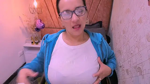 Snapshot of MarilynMiilf_ chatting on October 23, 2025, 7:56 pm MarilynMiilf online show from October 23, 2025, 7:56 pm