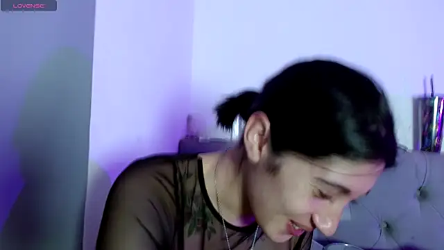 Red-moon1 online show from November 5, 2025, 4:37 am