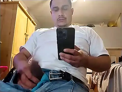 thickcocklatino online show from December 19, 2025, 4:53 pm