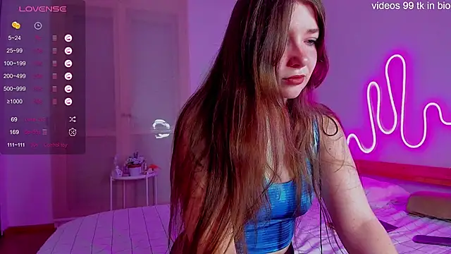 Snapshot of alicekaneky chatting on December 3, 2024, 1:14 am alicekaneky online show from December 3, 2024, 1:14 am