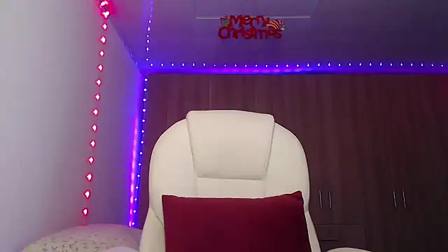Snapshot of Selene93 chatting on January 6, 2025, 8:18 pm Selene93 online show from January 6, 2025, 8:18 pm