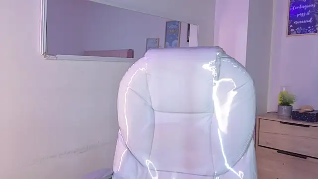 bluee hazell online show from April 21, 2026, 11:50 am