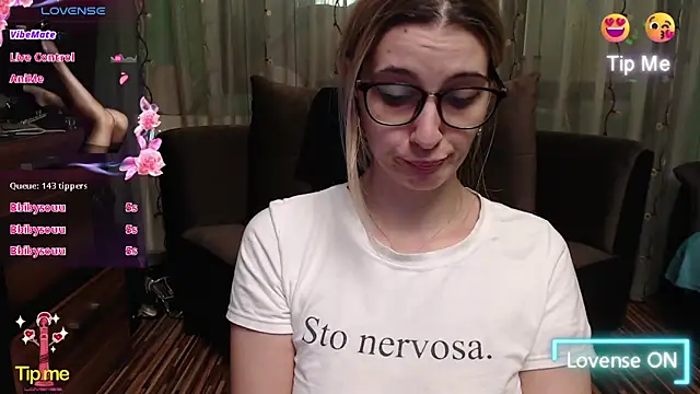 Snapshot of lovingfeetheels chatting on March 12, 2025, 12:15 pm lovingfeetheels online show from March 12, 2025, 12:15 pm