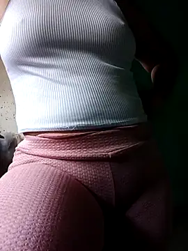 Snapshot of ValeriaSantos- chatting on October 9, 2025, 4:40 pm ValeriaSantos- online show from October 9, 2025, 4:40 pm