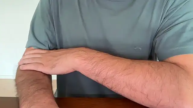 qualunque 21 online show from September 15, 2025, 4:07 pm