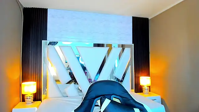 Linda4Petite online show from November 3, 2025, 6:22 pm