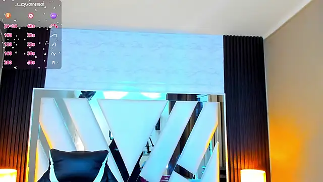 Linda4Petite online show from September 26, 2025, 6:04 pm