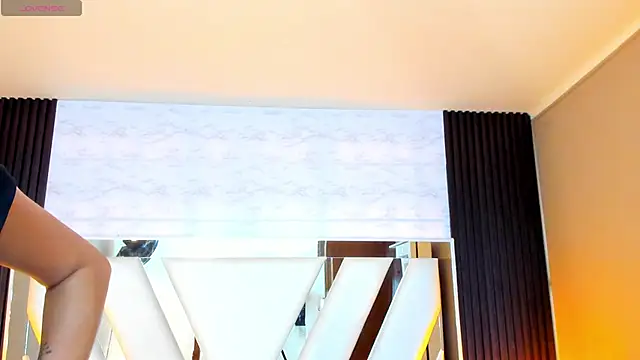 Linda4Petite online show from September 27, 2025, 6:03 pm