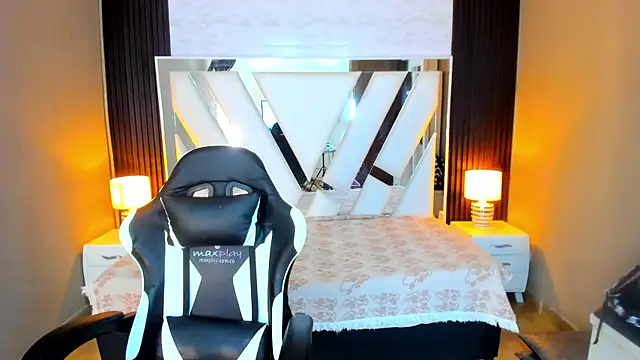 Linda4Petite online show from October 20, 2025, 6:19 pm