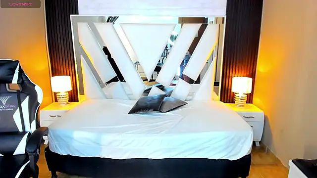 Linda4Petite online show from September 17, 2025, 6:21 pm