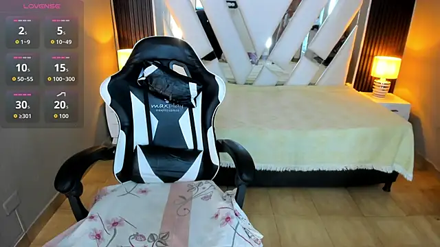 Linda4Petite online show from April 25, 2026, 7:11 pm