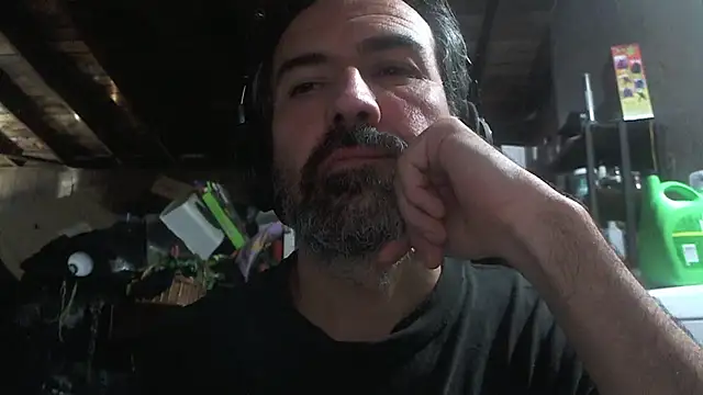 Snapshot of Anarchy_Burger chatting on July 15, 2026, 3:52 pm Anarchy Burger online show from July 15, 2026, 3:52 pm
