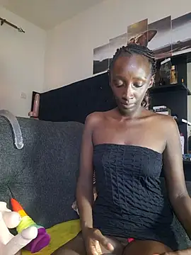 Snapshot of lynnkatrina chatting on July 31, 2026, 9:30 am lynnkatrina online show from July 31, 2026, 9:30 am