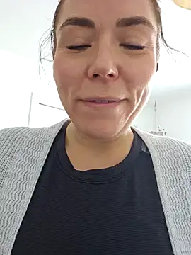 Ellie-L-Elizabeth online show from January 28, 2025, 4:08 pm