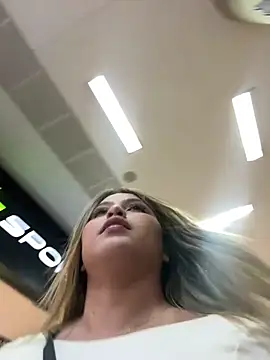 lunablossom  online show from March 21, 2025, 12:18 am