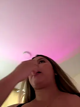 lunablossom  online show from October 31, 2025, 9:43 pm