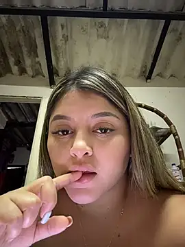 lunablossom  online show from February 14, 2026, 12:00 am