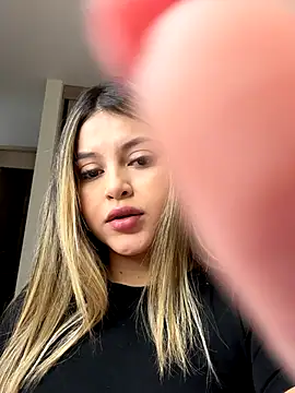 lunablossom  online show from September 14, 2025, 3:12 pm