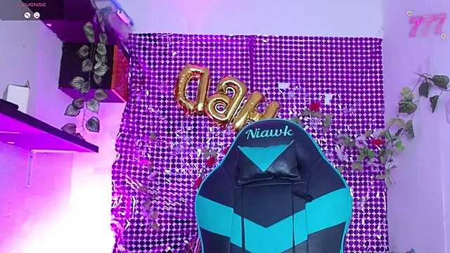 Snapshot of niawk_ chatting on February 1, 2026, 2:04 pm niawk online show from February 1, 2026, 2:04 pm